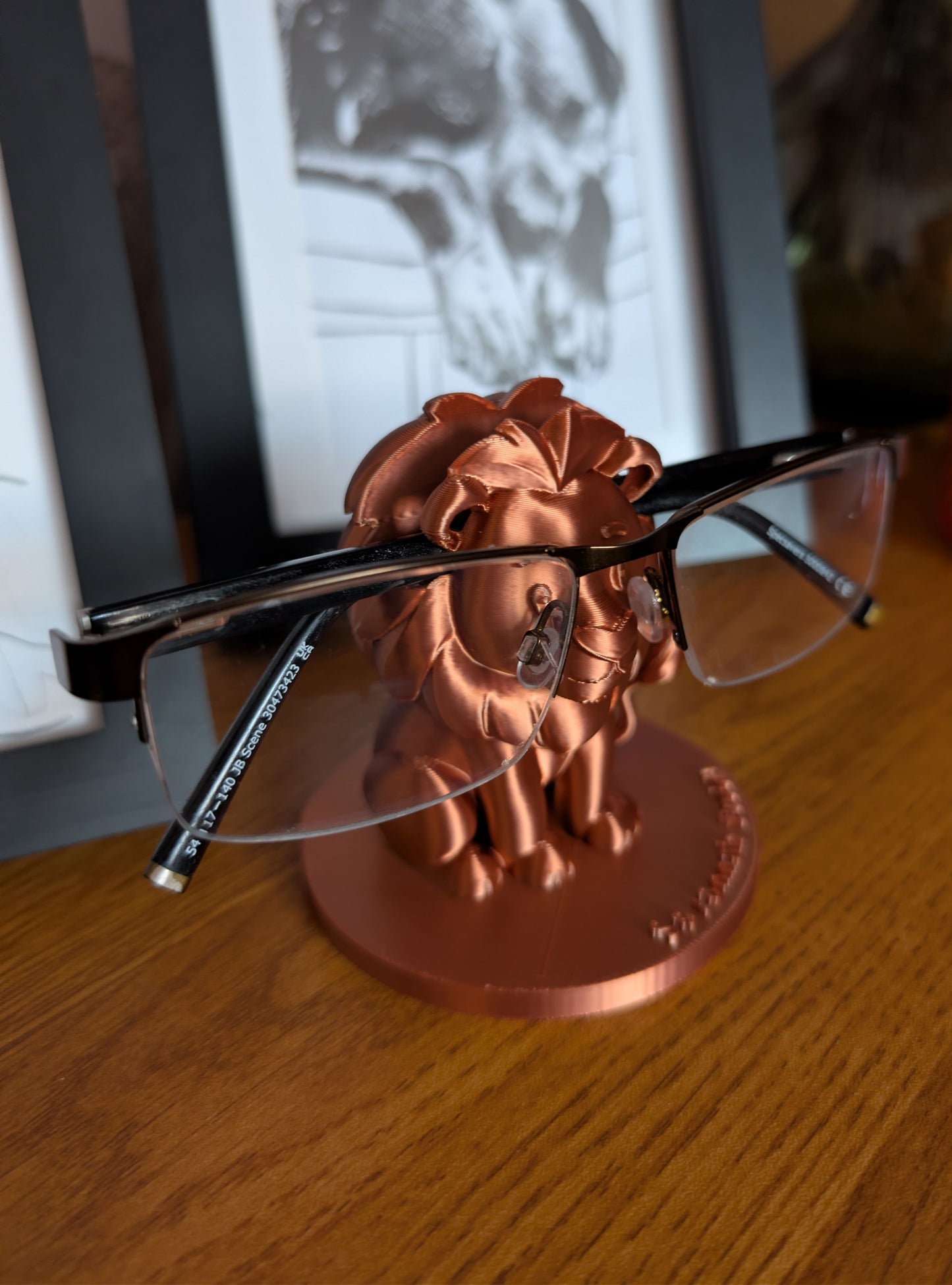 Savannah Buddy — The Sculptural Lion Glasses Holder That Steals the Spotlight