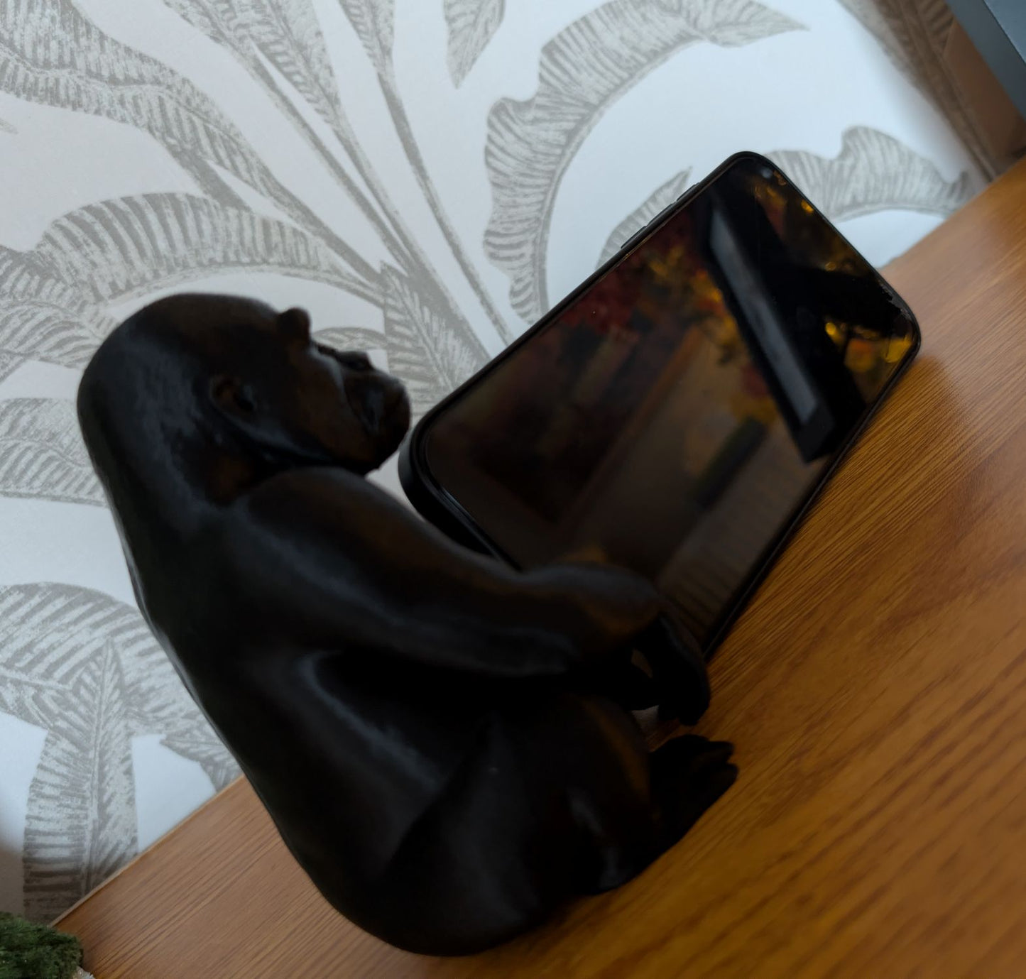 Primal Stand – Realistic Gorilla Phone Holder, 3D Printed Desk Accessory
